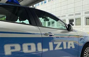 polizia-auto-suadra-mobile-24_c9c5a_c0a4c_6296e_411c0.jpg