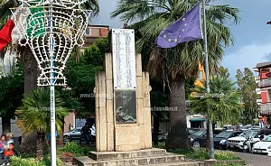 monument-caduti-piazza5dicembre_3406a_f42a0.jpg