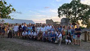 4.-un-primo-gruppo-di-visitatori_2595f.jpg