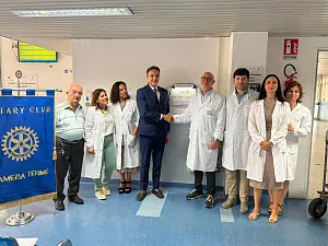 Foto_consegna_dispositivo_Rotary_Lamezia_86dc7.jpeg