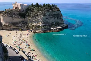 spiaggia-tropea_17d87_7c67a_869c1_60bc4_603cf.jpg