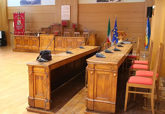 luisi-sala-consiliare_ef30d_cd4dc_1c3ad_de3ce_06741_18d6e_57c39_10fea_2251c.jpg