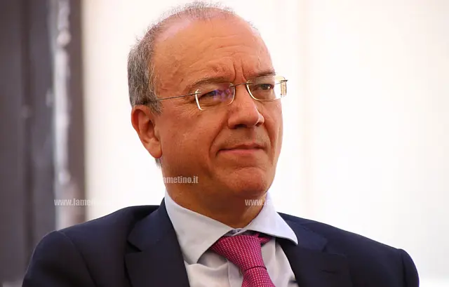 ministro-valditara-lameziaed0e29b910_e4502_7e4f3_47db0.jpg
