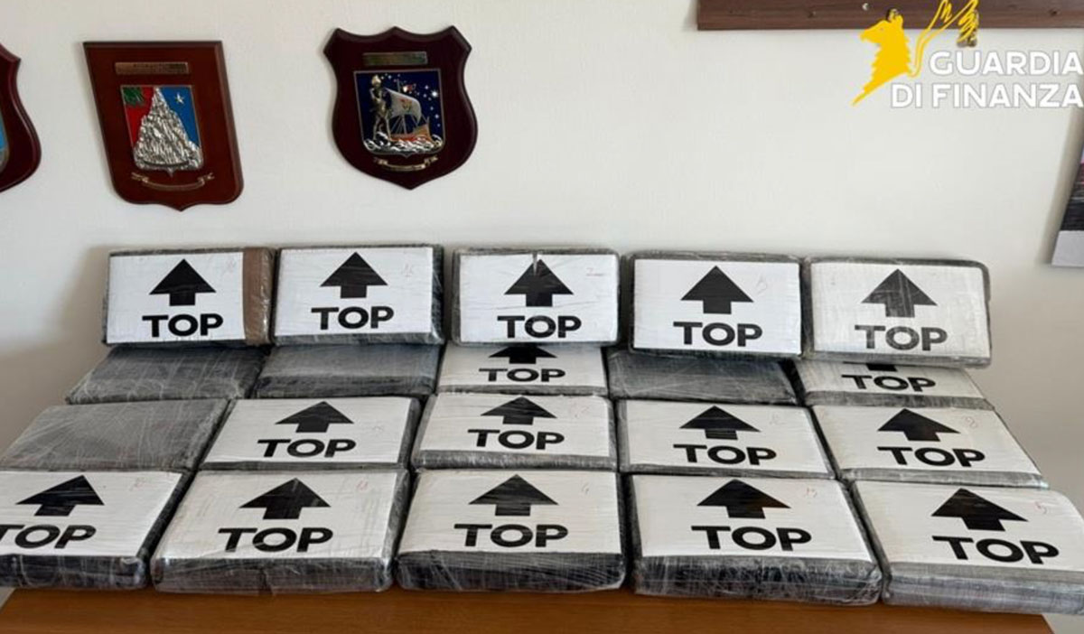 In auto con oltre 22 kg di cocaina per 5 milioni di euro, arrestato da Gdf a Cosenza