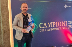 Il pilota lametino Angelo Mercuri premiato a Roma 1000228604_acee8.jpg