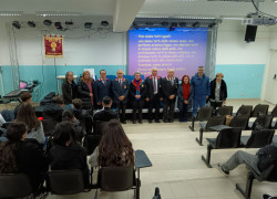 Lamezia, avviati incontri per la legalità con Polizia di Stato e Anps all’Istituto comprensivo “Gatti-Manzoni-Augruso” 1000791455_c7725.jpg