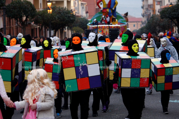 Lamezia, domenica di festa con il "Carnevale al Luna Parko" alla Piedichiusa e la sfilata dei carri allegorici su corso Eroi di Sapri Carnevale-2016_1_d6559.jpg