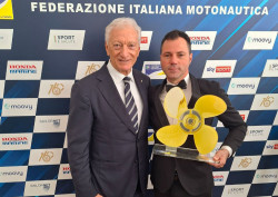 Il pilota lametino Gullo premiato a Roma dal Presidente del CONI Nazionale con l'elica d'oro Gallery_b221c.jpg