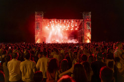 Lamezia, Color Fest torna per la XIV edizione: tre giorni di musica internazionale sulla Riviera dei Tramonti attachment-9_aec9c_a58cb.jpg