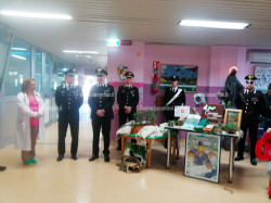 Lamezia, Carabinieri della Biodiversità allietano l’Epifania dei bimbi ricoverati in ospedale befana_a9c1a.jpg
