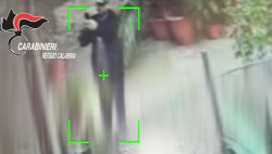 Si finge carabiniere per truffare anziana, arrestato uomo nel reggino carabiniere-truffa-anziana_f8725.jpg