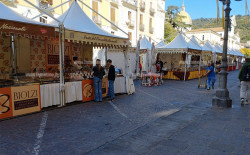 Lamezia, torna la “Festa del Cioccolato Artigianale”: tre giorni di gusto e divertimento su corso Numistrano ciocco-2025-11-14-alle-13.51.29_17482.jpg