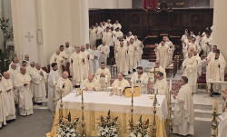 Lamezia, celebrata in Cattedrale la Messa del Crisma presieduta dal Vescovo Parisi crisma.jpg