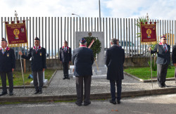 La Polizia festeggia il Natale e commemora i caduti, Anps Lamezia omaggia personale in quiescenza foto-corona-questore_d85d9.jpg