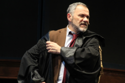 Lamezia, trionfo per Massimiliano Gallo: “Malinconico” conquista il pubblico del Grandinetti con Ama Calabria gallo1_a9f4a.jpg