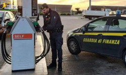 In Calabria prezzi dei carburanti tra i più alti: la Guardia di Finanza di Catanzaro intensifica i controlli in tutta la provincia gdf-2026-03-11-alle-07.47.08_54f5b.jpg