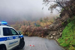 Frana su una strada provinciale a Fuscaldo, viabilità interrotta pol-locale-2026-02-12-alle-13.31.56_a4c2d.jpg
