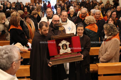 Lamezia, accolta in Cattedrale la reliquia della terra del transito di San Francesco d’Assisi reliquia5-at-17.36.07_0b4db.jpg