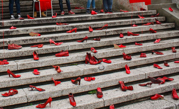 Giornata contro la violenza sulle donne, eventi ed iniziativa in città e nel comprensorio: “Sensibilità e rispetto ogni giorno” - REAZIONI scarpette-rosse_d9bb0.jpg
